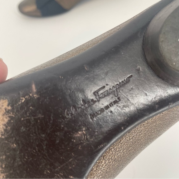 VTG Salvator Ferragamo Gold Leather Ballet Flats With Black Bow - Picture 5 of 12